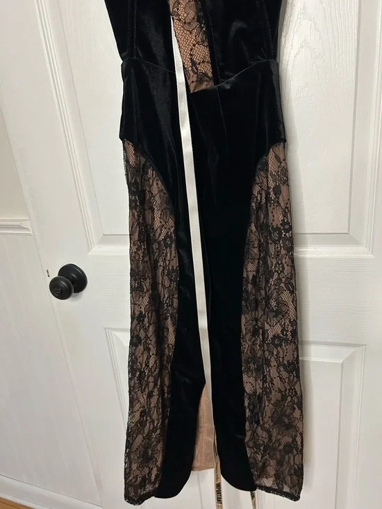 Mistress Rocks Black Velvet & Lace Corset Dress - Picture 12 of 16